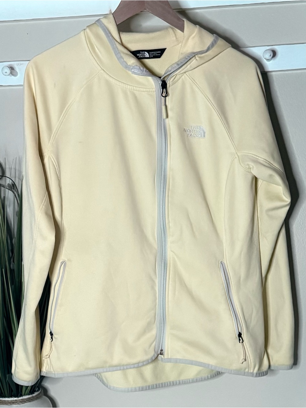 The North Face Fleece Yellow Size Large Hooded Jacket with Zipper Pockets ✨EUC